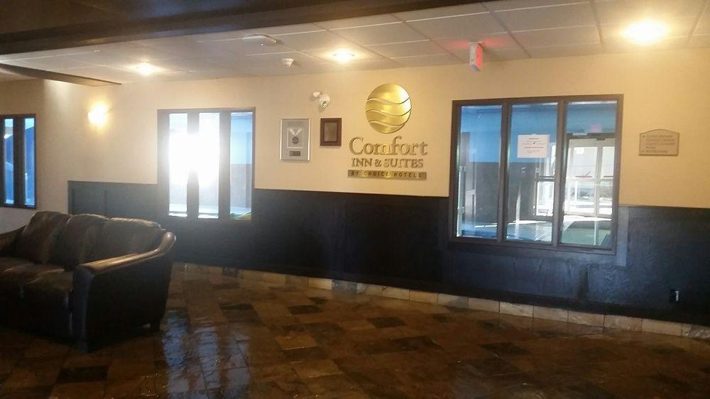 Comfort Inn & Suites Sylvan Lake Exterior foto