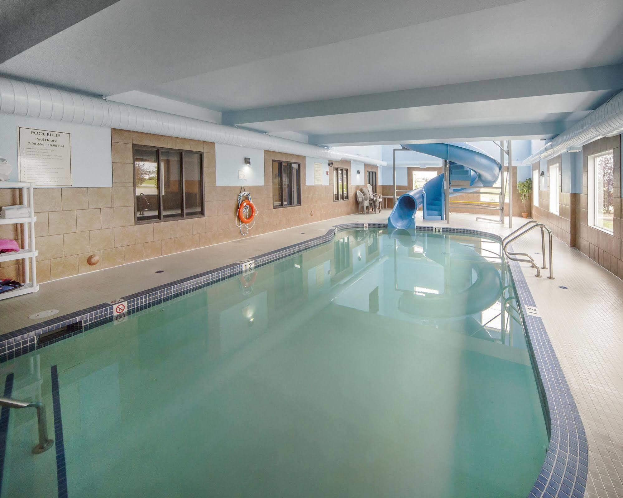 Comfort Inn & Suites Sylvan Lake Exterior foto
