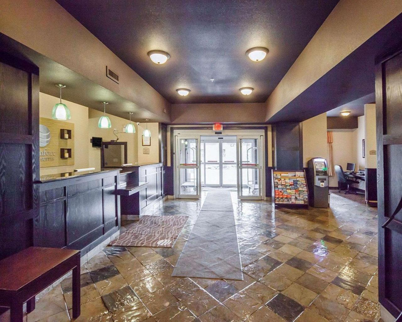 Comfort Inn & Suites Sylvan Lake Exterior foto